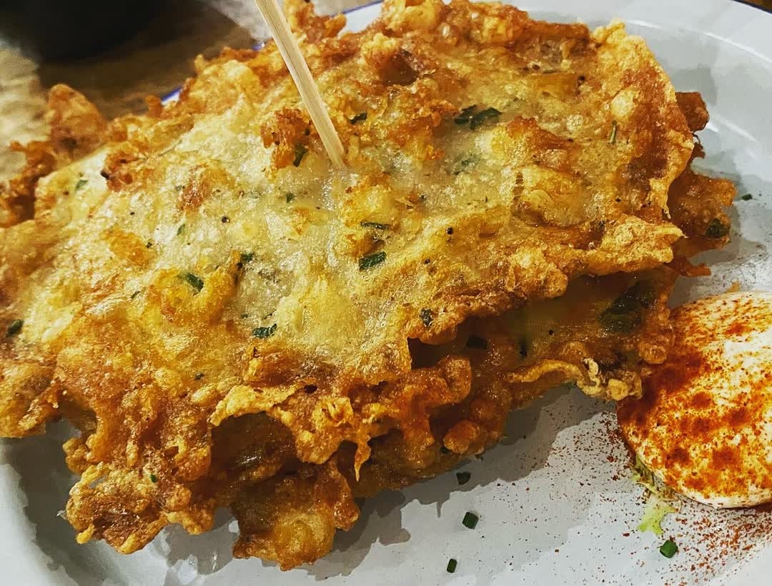 Tortillitas de camarones! Marchando!! 🥰🥰

Foto: <a href="/travel/">TRAVEL</a>.with.us.21 <a href="/LaVidaEnTapas/">La Vida</a> #alameda #Sevillahoy #TDSGastro #TdsActualidad #GastronomiaSevilla #food #Seville #tapas #slowfood #Gastro #TortillitaDeCamarones #DuoTapas #LaTerrazaTapas #SameSameButDifferent