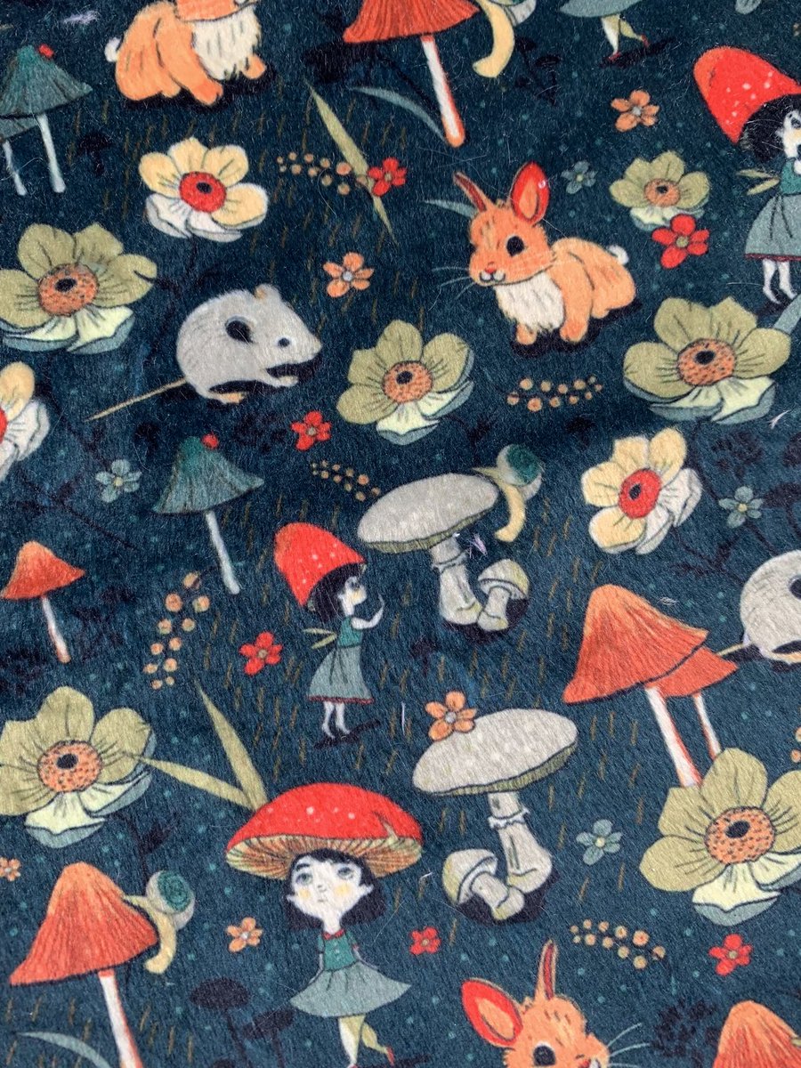 lyricstitches's tweet photo. HOW CUTE IS THIS FABRIC https://t.co/z1nt3cEmJB