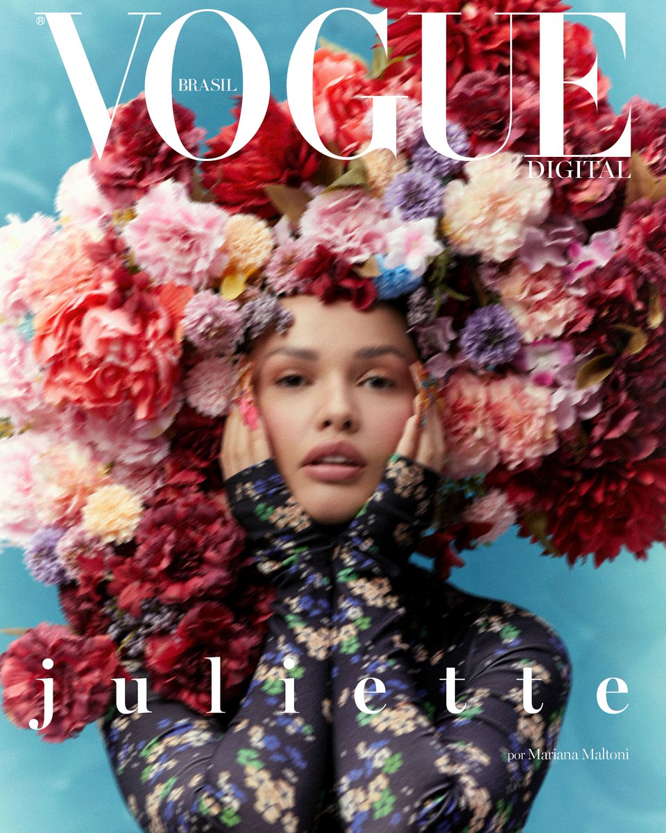 voguebrasil's tweet photo. "É uma honra levar o Nordeste para a capa da Vogue Brasil", diz @juliette, que veste criações de etiquetas nordestinas em cada uma das imagens deste ensaio. Aqui, ela divide detalhes inéditos sobre o #EPJuliette, que será lançado hoje: https://t.co/K93UkxBiwa #JulietteNaVogue https://t.co/v7npDexUUm