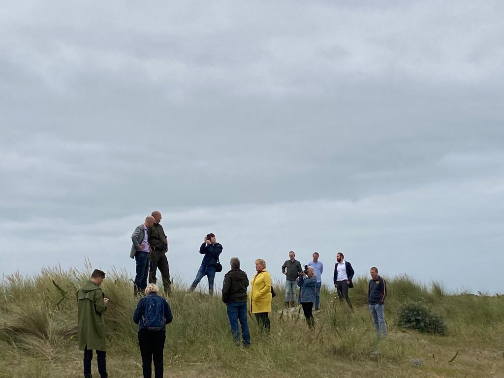 waddentweets's tweet photo. Directeur @lutzjacobi heeft vandaag zorgen geuit bij demissionair Minister Blok. Hij heeft met belangstelling geluisterd, maar geen toezeggingen gedaan. Op 15 september volgt een Kamerdebat. Jullie stem blijft hard nodig, teken de petitie 👉 https://t.co/gNY73xWSVI https://t.co/JKEgmAWXDl