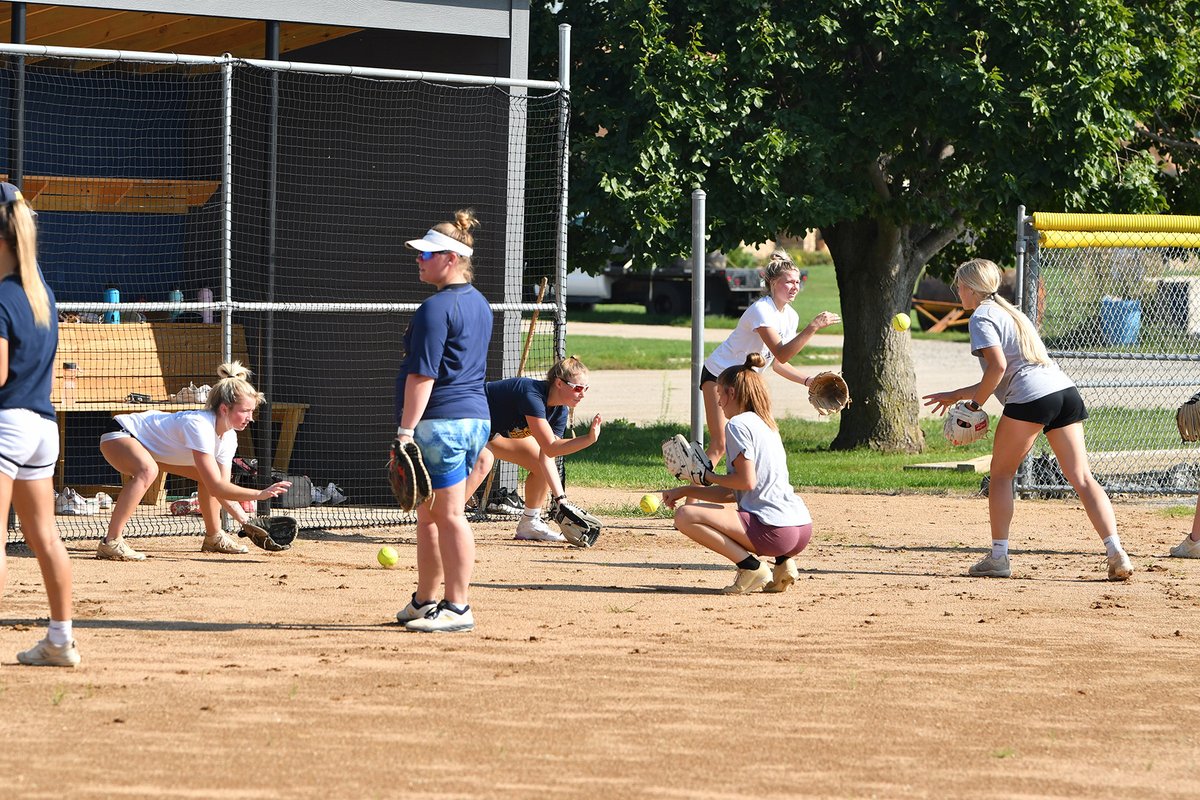 MCC_ATH's tweet photo. Softball and baseball are back on the field preparing for their fall season to begin. Go Tigers! #TigerForLife #SupportMCC #FightingTigers https://t.co/8p2VRzqcpY