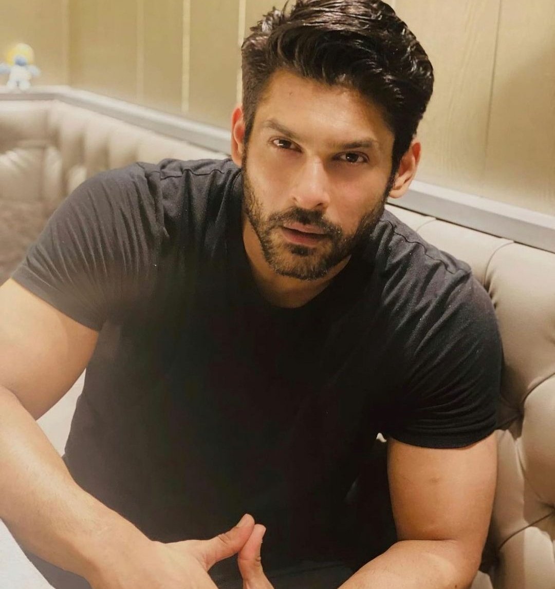 phoenix_poulami's tweet photo. Gone too soon 💔#broken #SiddharthShukla #ripsidharthshukla https://t.co/cgw28O23On