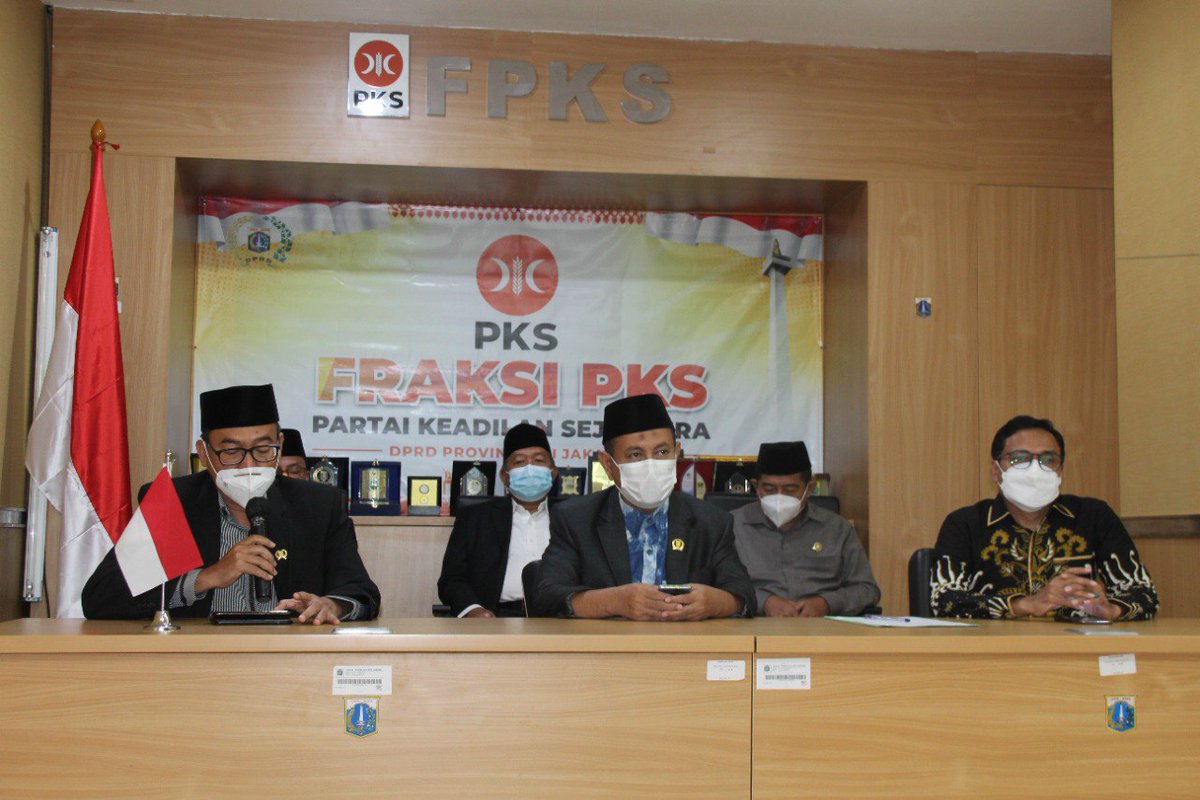 fpksdkijakarta's tweet photo. #Dokumentasi konferensi pers #FPKS bersama awak media berkenaan dengan perubahan struktur FPKS di DPRD DKI Jakarta dan pengenalan Suhud Alynudin calon pengganti anggota Dewan yang wafat Mohammad Arifin dari Dapil 2 (Kamis, 02/09/2021) #DokHumasFPKS https://t.co/2ReKfrNo2L