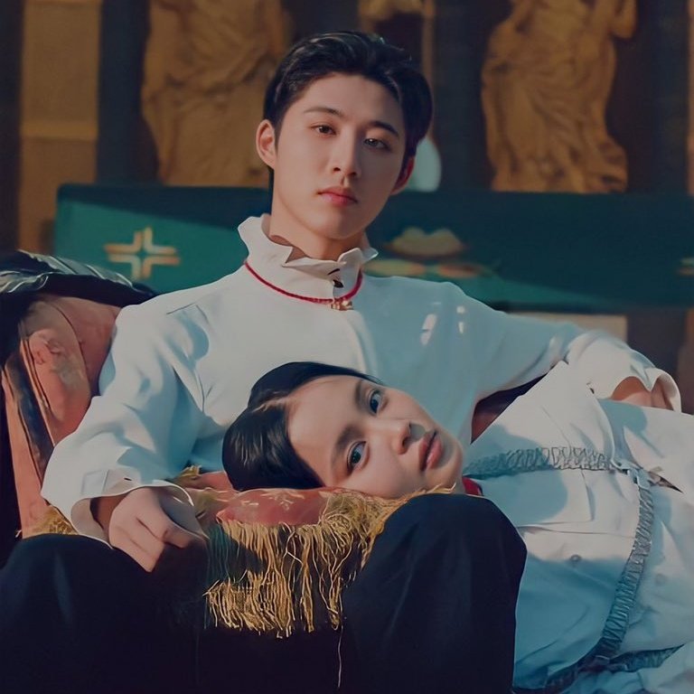 bianxstan's tweet photo. They look like a married couple 👀👀 https://t.co/CJGQx5WVBc