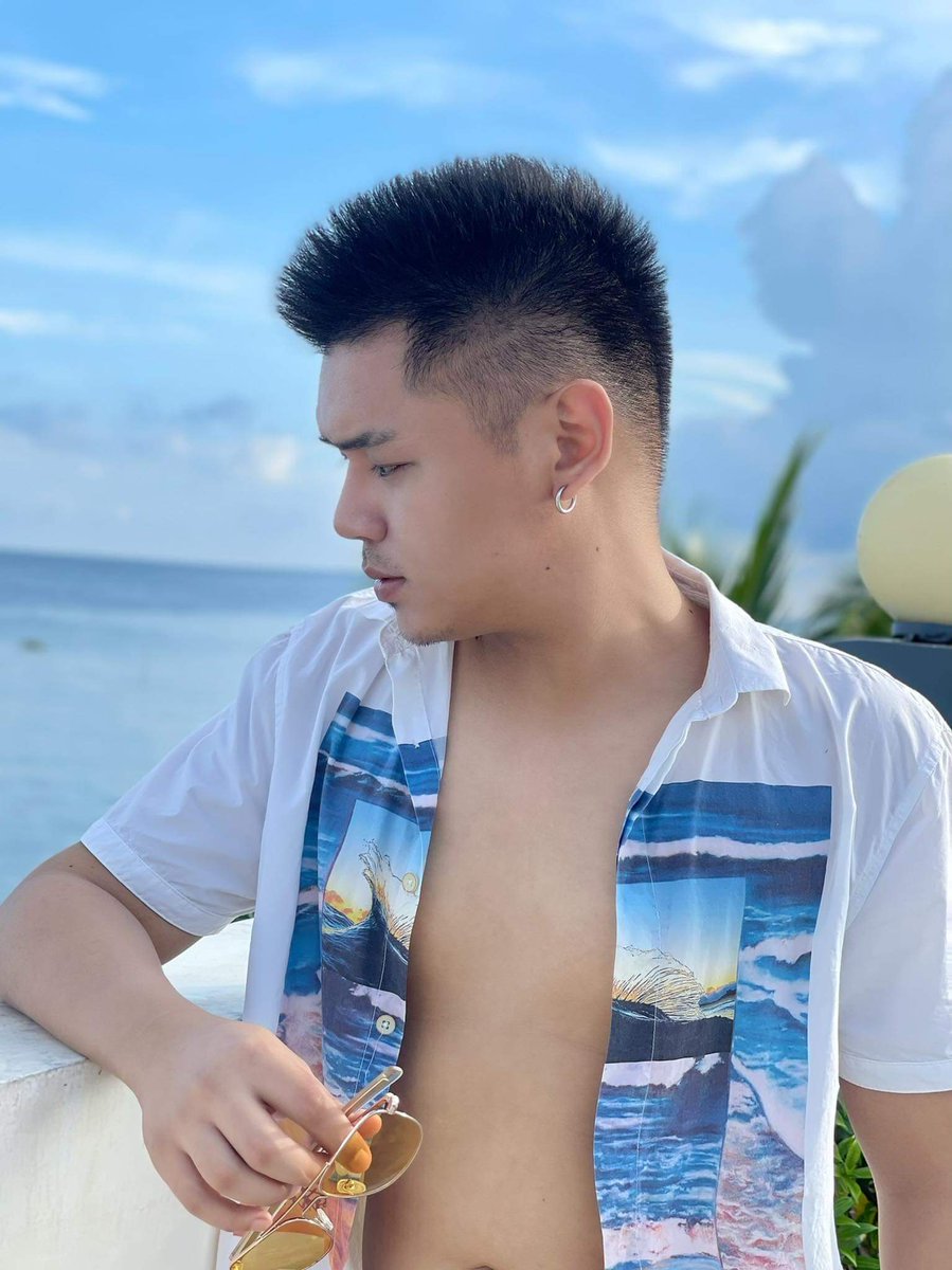 eliboi_p's tweet photo. Top ba o Bottom? Tingin mo! https://t.co/Cvgl2brW88