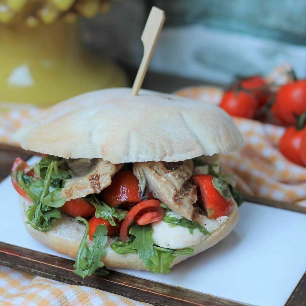 CaseificioStar's tweet photo. Benvenuto settembre!🌞
I colori caldi di fine estate abbracciano i sapori e i profumi dei prodotti tipici di questo mese, accompagnati dalla nostra inconfondibile mozzarella😍.
Grazie a @frammentidigusto per la review e per l'idea per il pranzo con i n… https://t.co/EhDHD7TlUW https://t.co/L0xUDJ1TrF