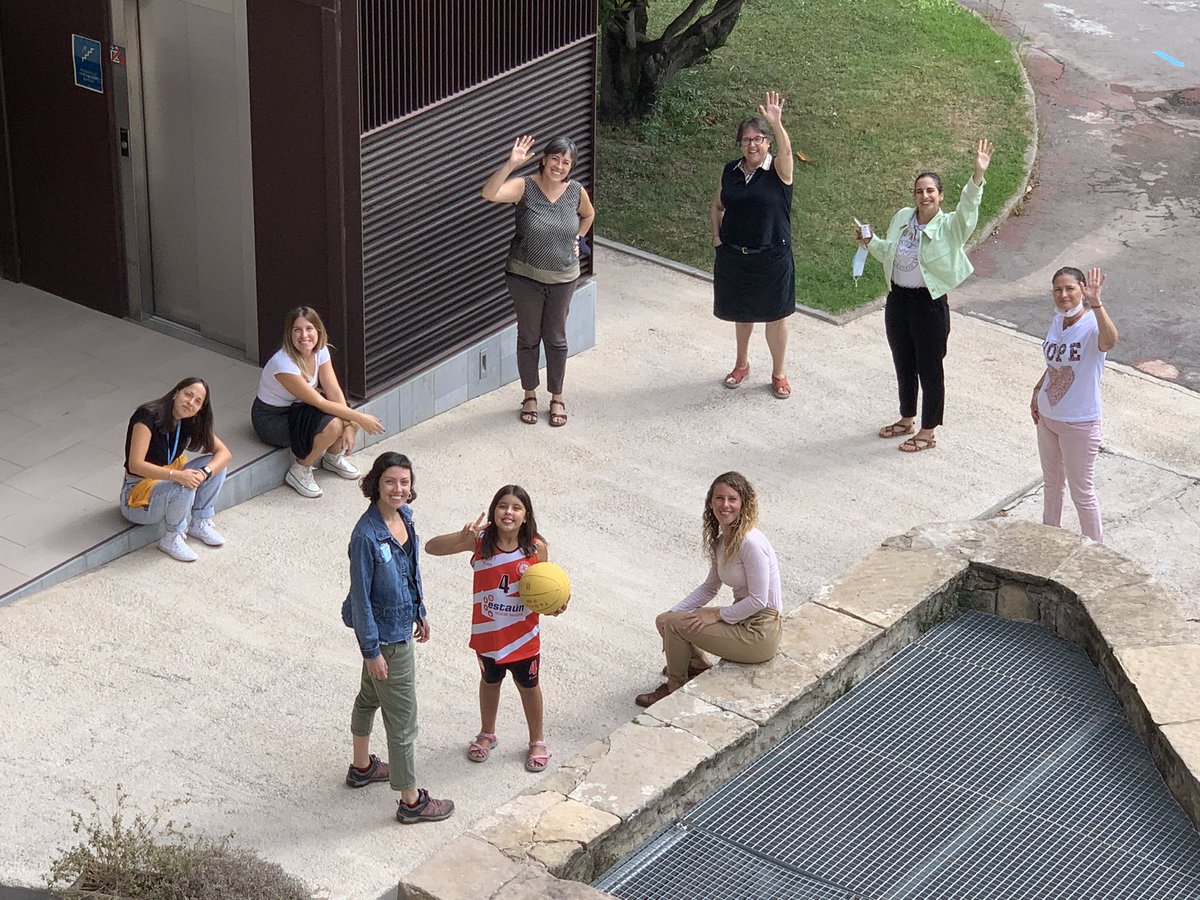 Equip de #EspaiFrancescDassís de #Manresa 
Tot a punt per guanyar oportunitats pels nens i les families més vulnerables <a href="/invulneraproj/">#INVULNERABLES</a> <a href="/FundlaCaixaCAT/">Fundació ”la Caixa”</a> 
Desitgem a tots un curs en el que #TotsSumemPelsNens
