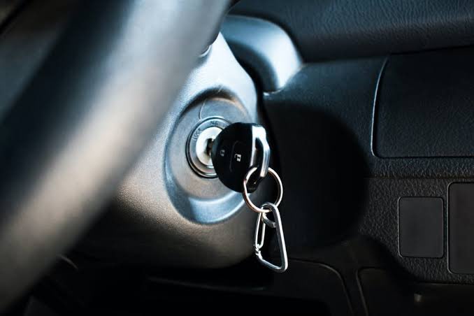 CarFunFacts's tweet photo. JE NI SALAMA KUBADILI MFUMO WA GARI YAKO KUTOKA FUNGUO KWENDA PUSH START?

Magari mengi ambayo yalitengenezwa kabla ya mwaka 2008 yamekuwa na mfumo wa kuwasha wa ufunguo. Lakini kadri technologia inavyokua sasa magari yanawashwa kwa mfumo wa ‘push start’. https://t.co/0YjUKihMrE
