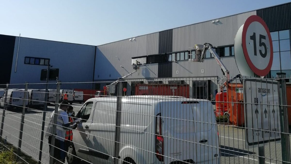 #ausgeliefert Aktion am Amazon Verteilzentrum Raunheim/Frankfurt mit DGB-Vorstandsmitglied Stefan Körzell