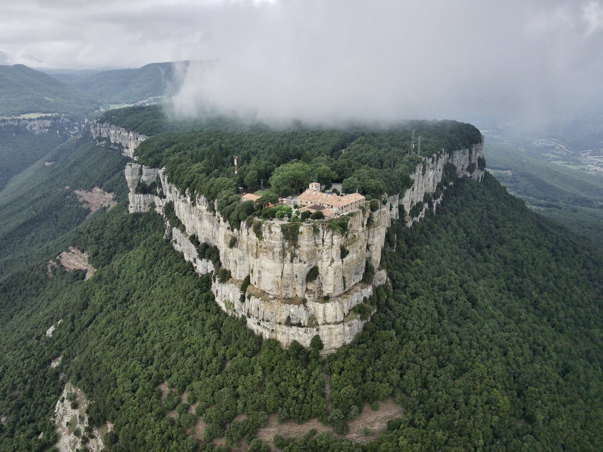ykonas_'s tweet photo. El Far, cim de Susqueda #collsacabra #laselva #selva #girona #catalunya #cataluña #catalonia #europe #europa #turisme #turismo #viajar #tourist #tourism #travel #trip #туризм #путешествия #каталония #пейзаж #утес #landscape #cinglera #acantilado #paisatge #paisaje #drone #dron https://t.co/UDaOFYawuE