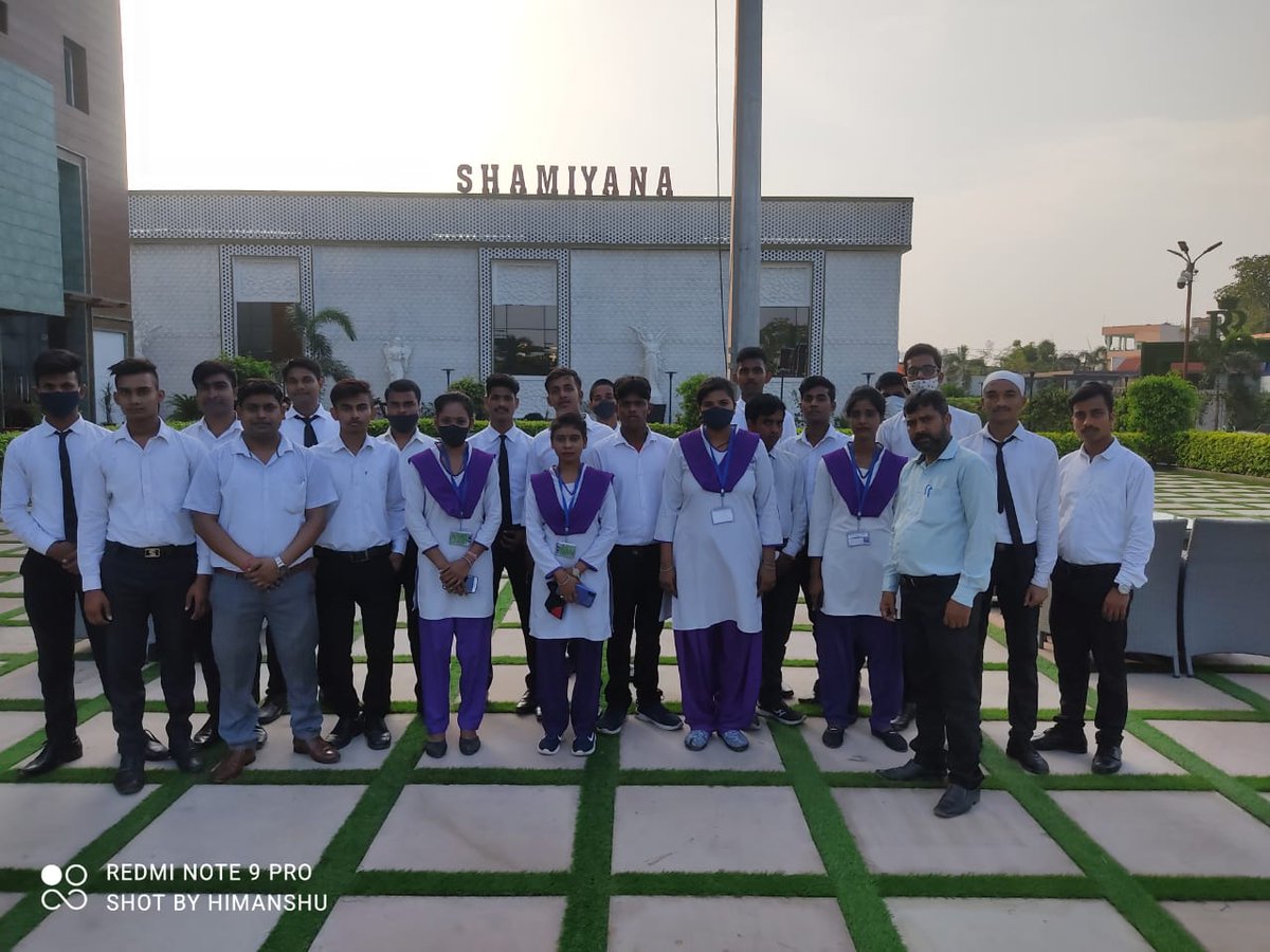 BABLEINDIA's tweet photo. To bridge the gap between the aspirants and their dream job, classroom knowledge is not enough. Therefore, an industrial visit for F&amp;B batch under @DDUGKYMoRD Ara, Bihar was arranged at #MastiffRegalResort to gain practical exposure of job market.
@brlps_jeevika @Sanjaykabir4 https://t.co/tQK5IOneJJ