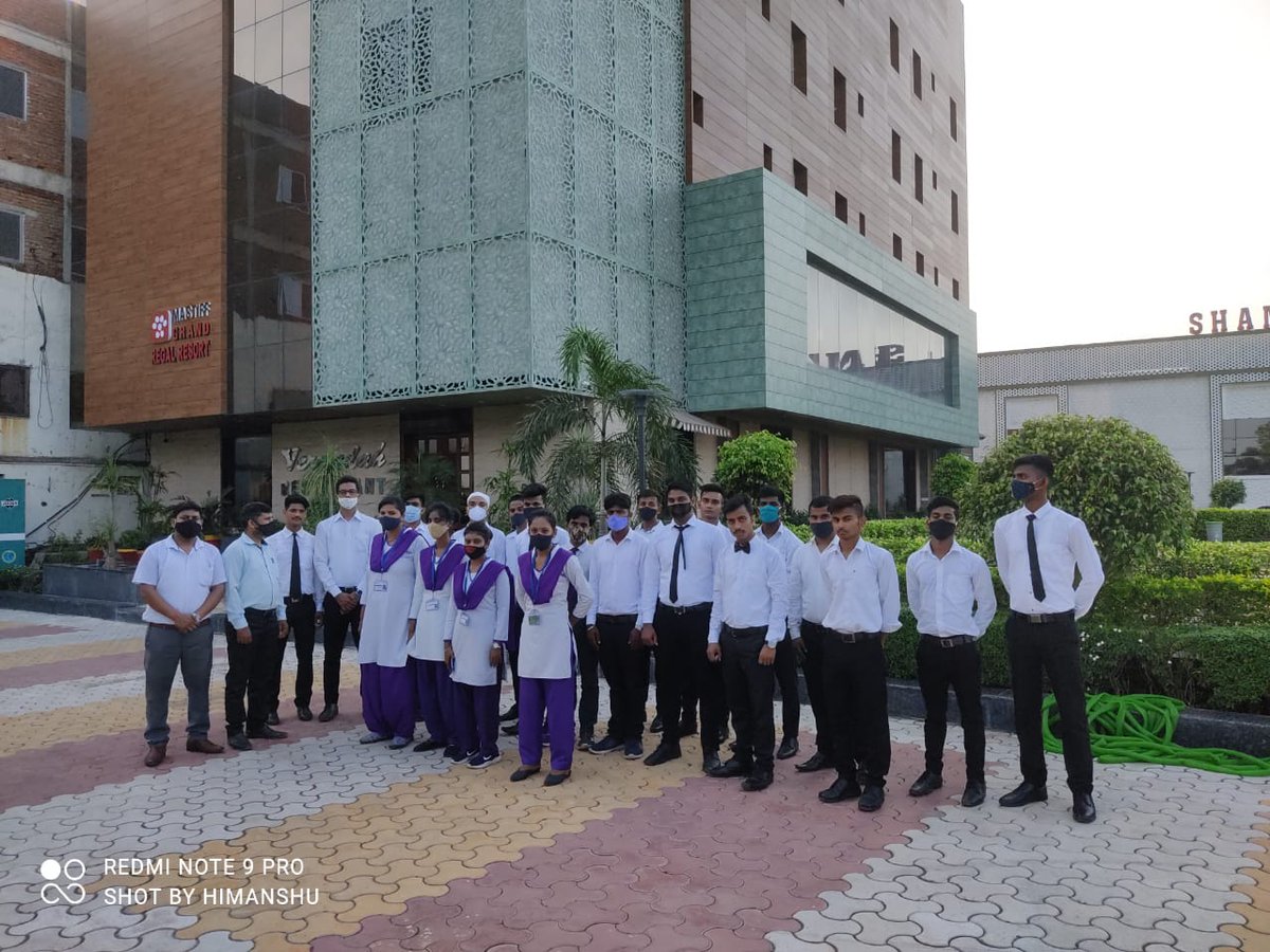 BABLEINDIA's tweet photo. To bridge the gap between the aspirants and their dream job, classroom knowledge is not enough. Therefore, an industrial visit for F&amp;B batch under @DDUGKYMoRD Ara, Bihar was arranged at #MastiffRegalResort to gain practical exposure of job market.
@brlps_jeevika @Sanjaykabir4 https://t.co/tQK5IOneJJ