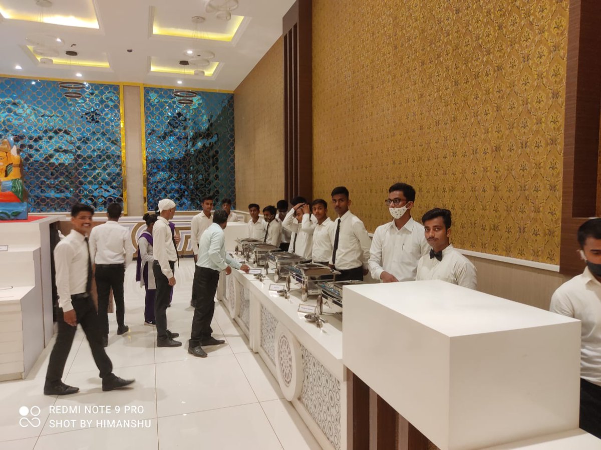 BABLEINDIA's tweet photo. To bridge the gap between the aspirants and their dream job, classroom knowledge is not enough. Therefore, an industrial visit for F&amp;B batch under @DDUGKYMoRD Ara, Bihar was arranged at #MastiffRegalResort to gain practical exposure of job market.
@brlps_jeevika @Sanjaykabir4 https://t.co/tQK5IOneJJ