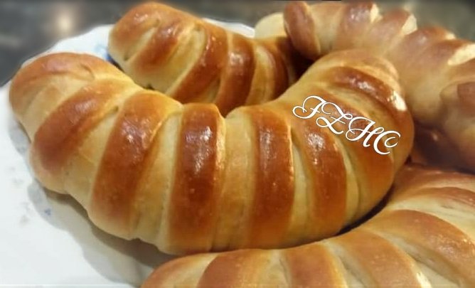 Irum_Zaidi_HC's tweet photo. 🧀🥐#Caterpillar_Cheese_Bread_Rolls🥐🧀

#celebratebread #homechef
#Bakingclasses #breadbaking #homebaking #foodblogger #bakingfromscratch #Foodies #breadlovers #cheeselovers
#breadart #breadmaking #snack
#breakfast  #kidslunchboxidea https://t.co/Rr2oNANFsM