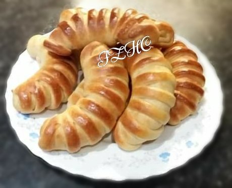 Irum_Zaidi_HC's tweet photo. 🧀🥐#Caterpillar_Cheese_Bread_Rolls🥐🧀

#celebratebread #homechef
#Bakingclasses #breadbaking #homebaking #foodblogger #bakingfromscratch #Foodies #breadlovers #cheeselovers
#breadart #breadmaking #snack
#breakfast  #kidslunchboxidea https://t.co/Rr2oNANFsM
