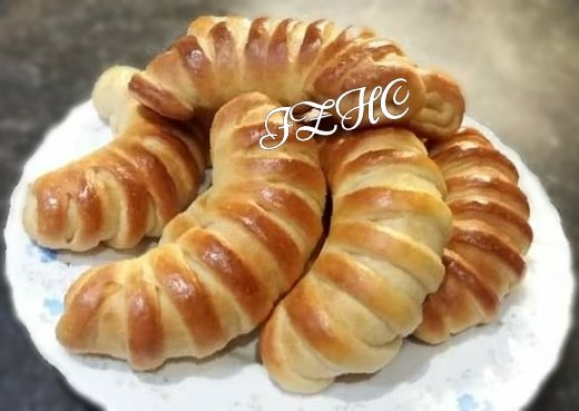 Irum_Zaidi_HC's tweet photo. 🧀🥐#Caterpillar_Cheese_Bread_Rolls🥐🧀

#celebratebread #homechef
#Bakingclasses #breadbaking #homebaking #foodblogger #bakingfromscratch #Foodies #breadlovers #cheeselovers
#breadart #breadmaking #snack
#breakfast  #kidslunchboxidea https://t.co/Rr2oNANFsM