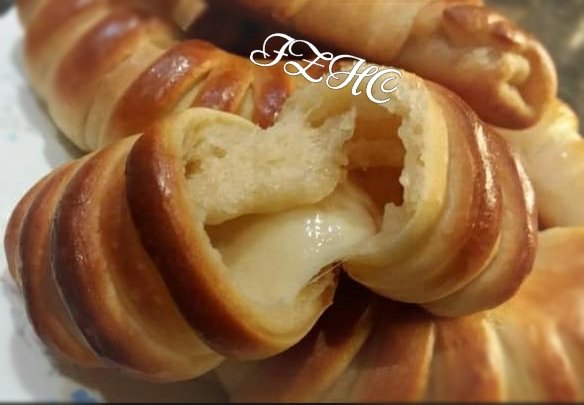 Irum_Zaidi_HC's tweet photo. 🧀🥐#Caterpillar_Cheese_Bread_Rolls🥐🧀

#celebratebread #homechef
#Bakingclasses #breadbaking #homebaking #foodblogger #bakingfromscratch #Foodies #breadlovers #cheeselovers
#breadart #breadmaking #snack
#breakfast  #kidslunchboxidea https://t.co/Rr2oNANFsM