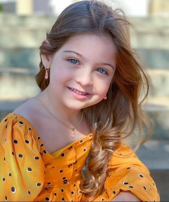كلما زاد عمري ... أيقنت أن تلك الحياة لا تستحق كل ذلك التأثر ... ترحل مصاعب تأتي غيرها ، تموت ضحكات تولد أخرى ، يذهب البعض يأتي آخرون ... مجــرد حيــاة : فلا تحزن عندما تقسو عليك الحياة ... فهي ما قست عليك إلّا لأن هناك درساً لم تتعلمه بعد !🧡