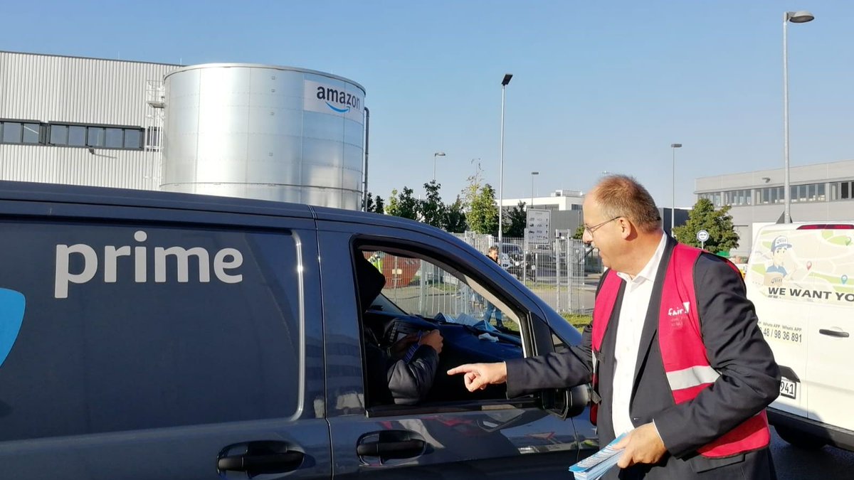 #ausgeliefert Aktion am Amazon Verteilzentrum Raunheim/Frankfurt mit DGB-Vorstandsmitglied Stefan Körzell
