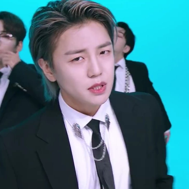 galaxyjiham's tweet photo. LEE DONGHUN FROM A.C.E ??? https://t.co/Ko4JMJSQX6