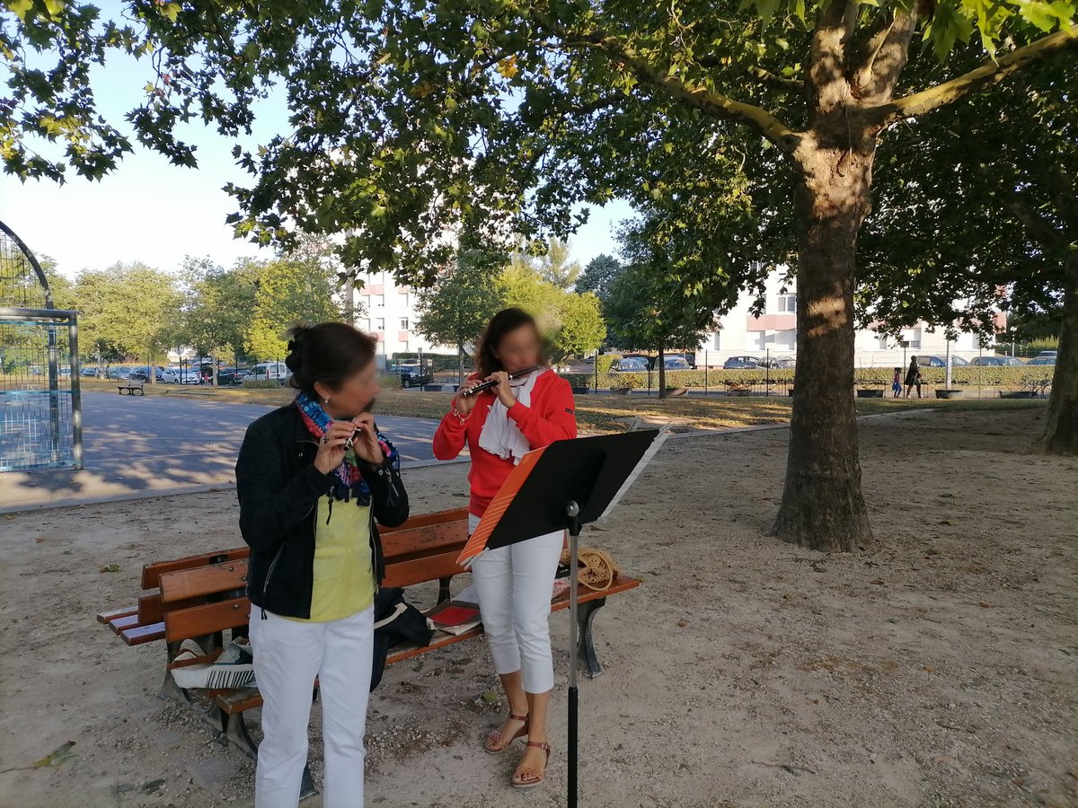 Paskal_ine's tweet photo. #RentreeEnMusique en douceur à la @ChamEcole sous les doigts experts des professeurs du #conservatoire de #Blois
#EAC #musique #CestLaRentree #dsden41 https://t.co/xj65iehSdx