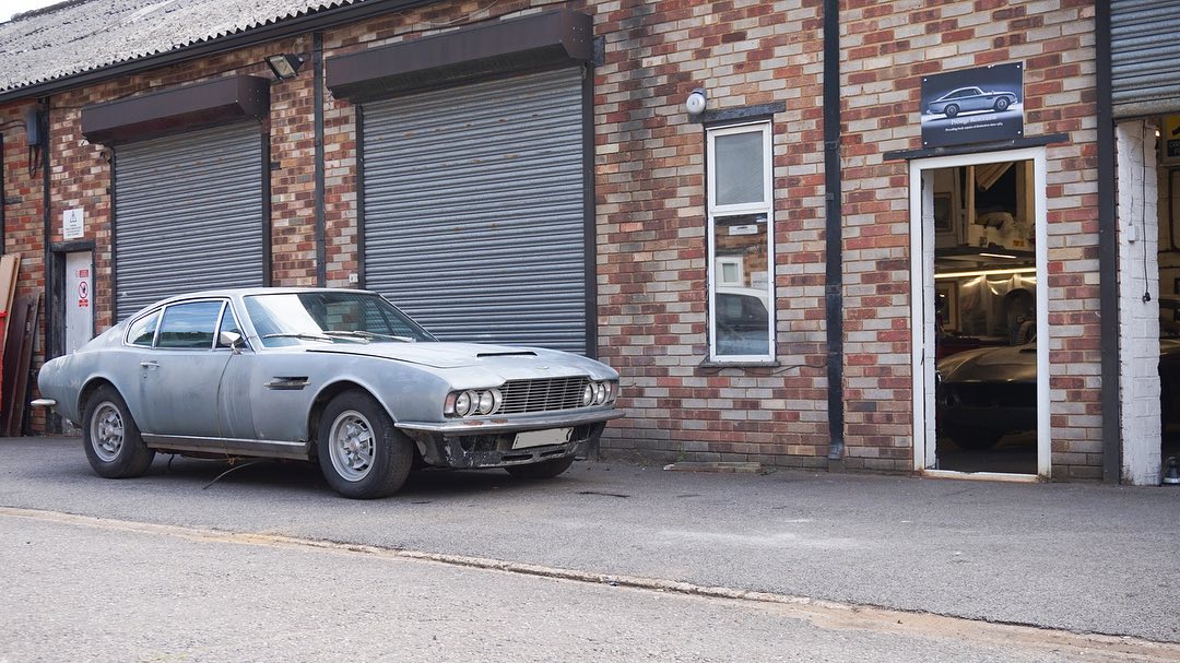 PrestigeSurrey's tweet photo. Latest arrival, 1971 Aston Martin DBS V8.
Having been in ‘dry’ storage since 1992, it’s long overdue some TLC and is certainly in the right place. We’re excited to get started. https://t.co/Jn9iKbzoiW