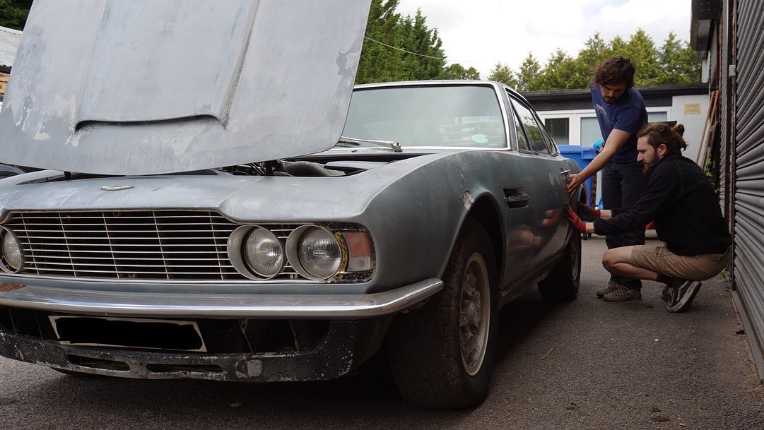 PrestigeSurrey's tweet photo. Latest arrival, 1971 Aston Martin DBS V8.
Having been in ‘dry’ storage since 1992, it’s long overdue some TLC and is certainly in the right place. We’re excited to get started. https://t.co/Jn9iKbzoiW