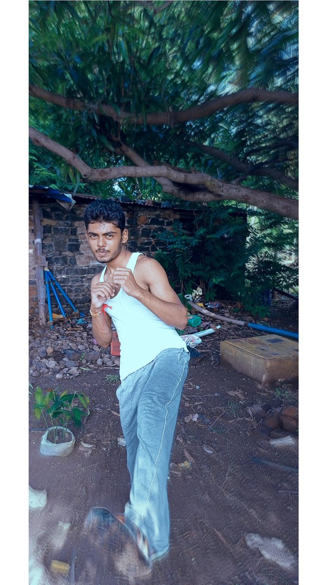 Abhigore5's tweet photo. Big Fan of @VidyutJammwal @BearGrylls
Learning #kalaripayttu https://t.co/2Y6YyB2x63