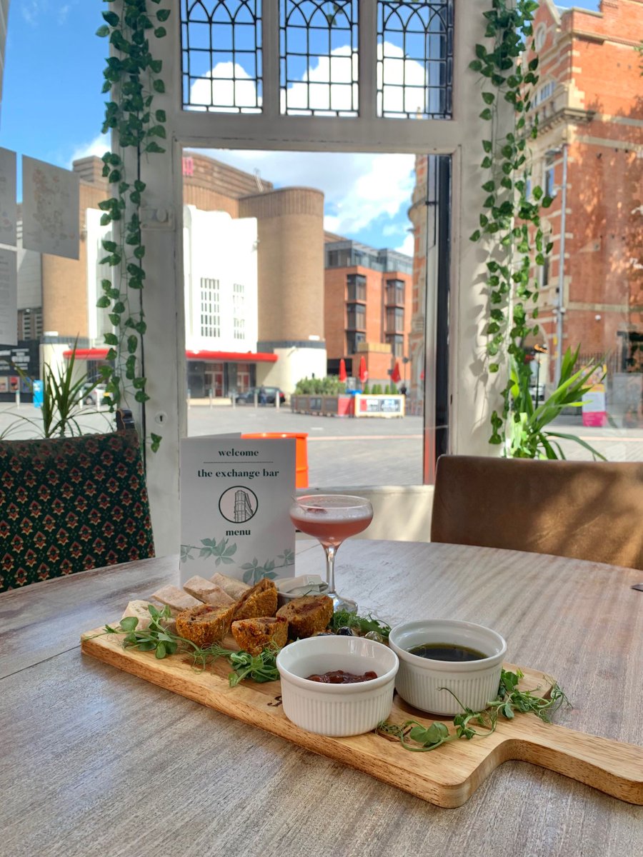be_lavie's tweet photo. Recently popped by the #theexchangebar #leicester and had one of their Vegan Platters including vegan scotch eggs by Noni’s Family Kitchen, olive oil, balsamic vinegar, olives, bread, sundried tomatoes washed down with a Centre Court! Delicious!
@VisitLeicester @DiscoverLeices https://t.co/NoSUsaDPUB