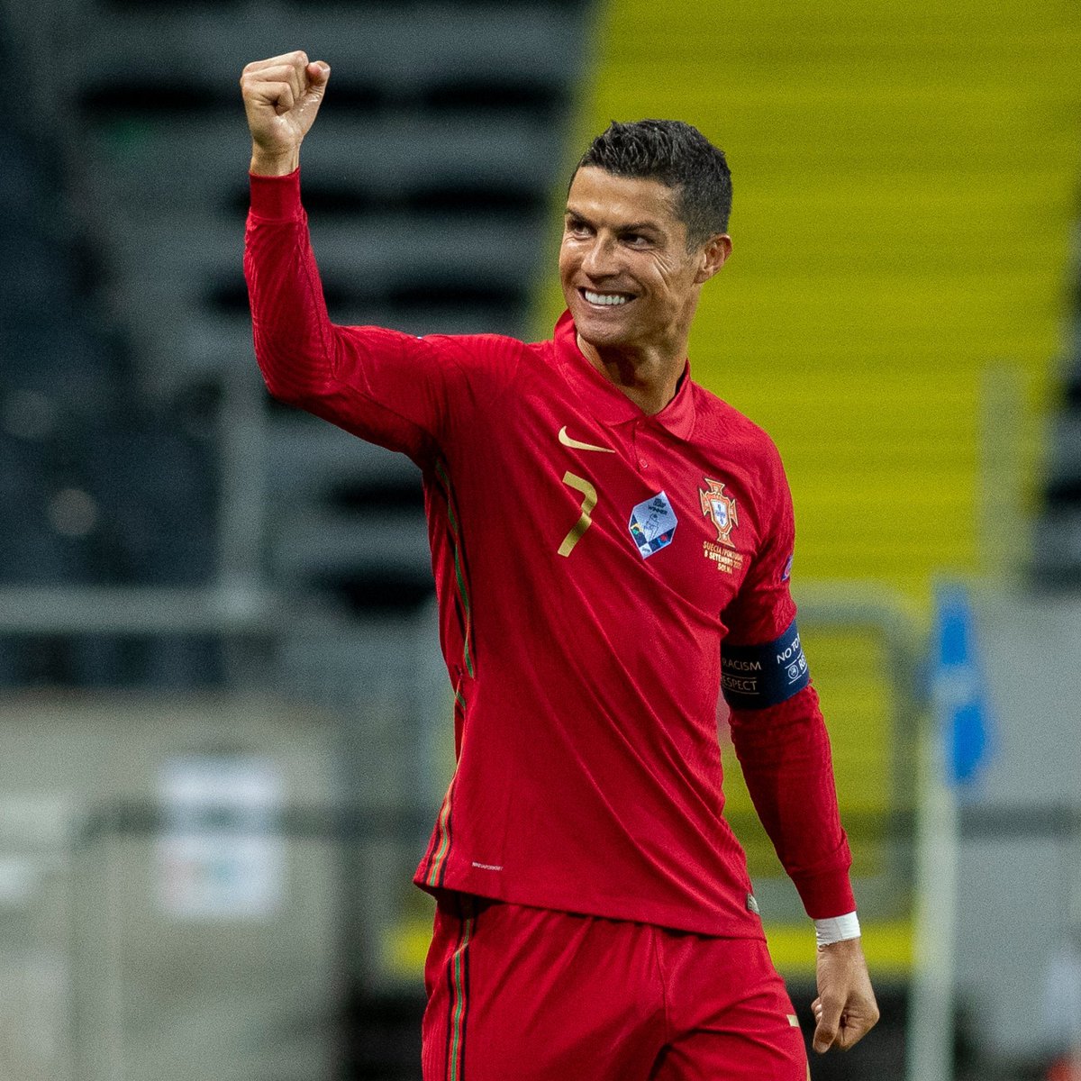 SrNaninho's tweet photo. Ahora vamos a hacerla al revés…

🔥 ENCUESTA DEFINITIVA 🔥

¿Quién es el verdadero GOAT 🐐?

RT 🔃 CRISTIANO RONALDO

MG ❤️ LEO MESSI https://t.co/T1NlJAZMqV