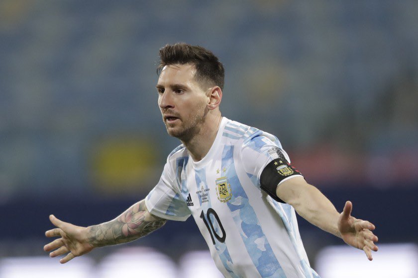 SrNaninho's tweet photo. Ahora vamos a hacerla al revés…

🔥 ENCUESTA DEFINITIVA 🔥

¿Quién es el verdadero GOAT 🐐?

RT 🔃 CRISTIANO RONALDO

MG ❤️ LEO MESSI https://t.co/T1NlJAZMqV