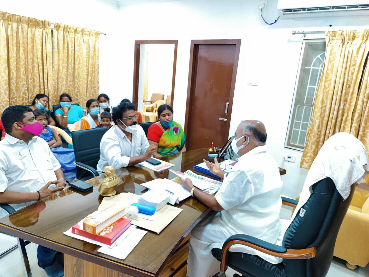 gowthaman_va's tweet photo. திருச்சி சிறப்பு முகாமில் அடைக்கப்பட்டிருக்கும் ஈழத் தமிழர்களின் உறவினர்களோடு அமைச்சர் கே.எஸ்.மஸ்தான் அவர்களுடனான சந்திப்பு பெரும் நெகிழ்ச்சிக்குரியது. கோரிக்கைகளை நிறைவேற்றுகிறேன் என்று வாக்குறுதி தந்ததோடு ஈழச் சொந்தங்களை தானே முன்னின்று உபசரித்து உணவளித்தது  மகிழ்ச்சிக்குரியது. https://t.co/E7spabFQfg