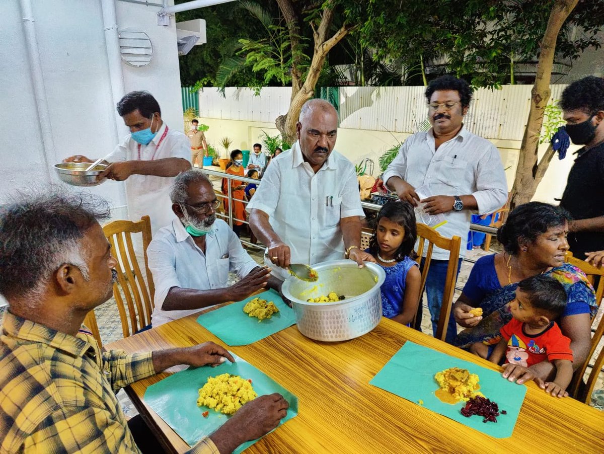 gowthaman_va's tweet photo. திருச்சி சிறப்பு முகாமில் அடைக்கப்பட்டிருக்கும் ஈழத் தமிழர்களின் உறவினர்களோடு அமைச்சர் கே.எஸ்.மஸ்தான் அவர்களுடனான சந்திப்பு பெரும் நெகிழ்ச்சிக்குரியது. கோரிக்கைகளை நிறைவேற்றுகிறேன் என்று வாக்குறுதி தந்ததோடு ஈழச் சொந்தங்களை தானே முன்னின்று உபசரித்து உணவளித்தது  மகிழ்ச்சிக்குரியது. https://t.co/E7spabFQfg