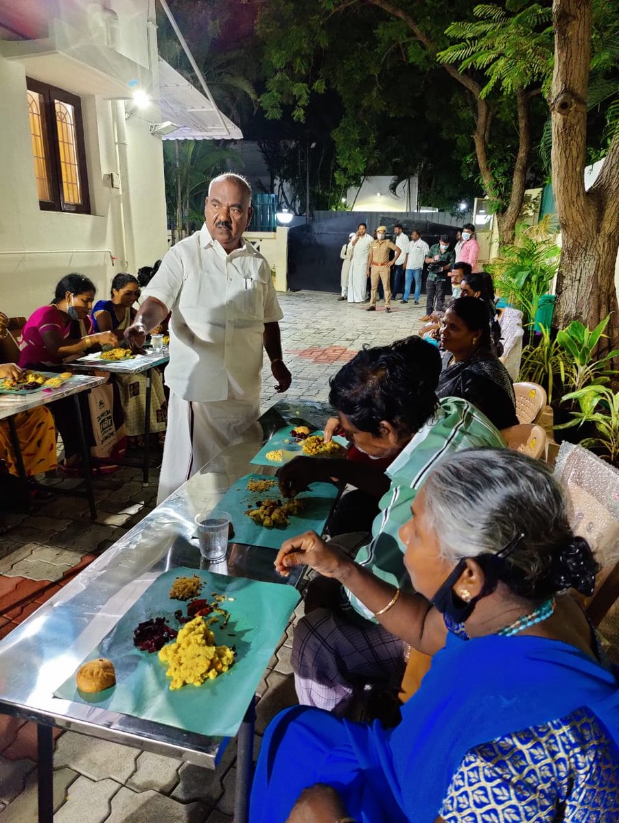 gowthaman_va's tweet photo. திருச்சி சிறப்பு முகாமில் அடைக்கப்பட்டிருக்கும் ஈழத் தமிழர்களின் உறவினர்களோடு அமைச்சர் கே.எஸ்.மஸ்தான் அவர்களுடனான சந்திப்பு பெரும் நெகிழ்ச்சிக்குரியது. கோரிக்கைகளை நிறைவேற்றுகிறேன் என்று வாக்குறுதி தந்ததோடு ஈழச் சொந்தங்களை தானே முன்னின்று உபசரித்து உணவளித்தது  மகிழ்ச்சிக்குரியது. https://t.co/E7spabFQfg