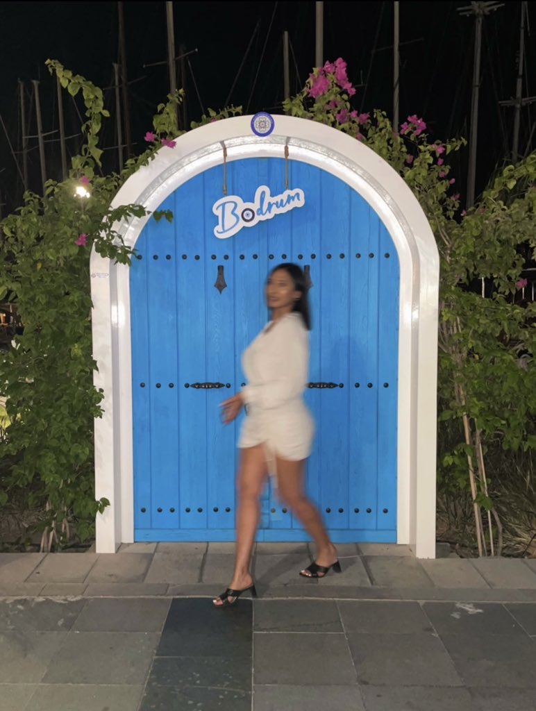 ineskb__'s tweet photo. Coucou c’est moi 🙃🦋 #bodrum2021 https://t.co/YkTlXFDqqA