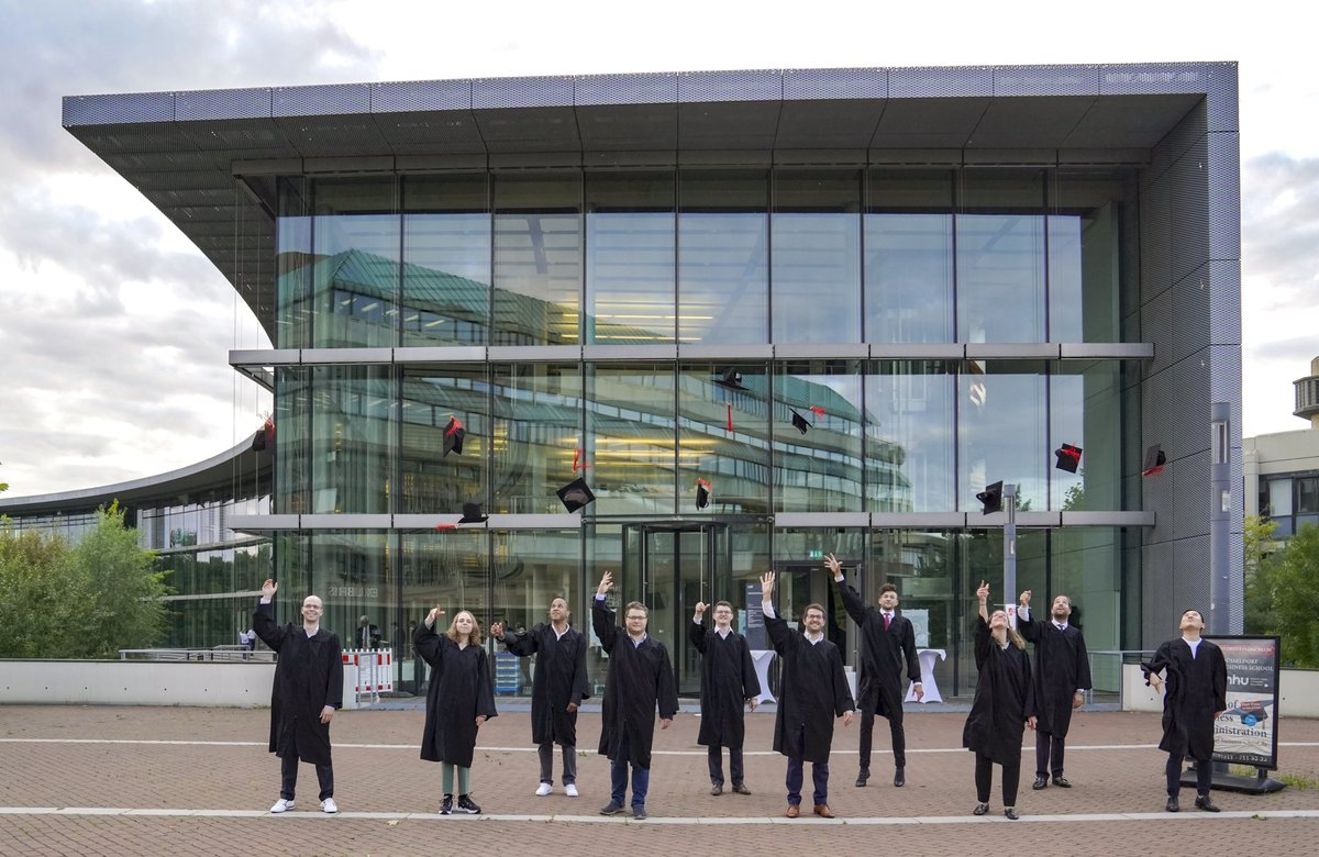 DBS_HHU's tweet photo. Am Freitag, den 20. August 2021 fand im Hörsaal 3D der Heinrich-Heine-Universität die akademische Masterfeier der der MBA-Studiengänge „General Management“ 2019 statt.

Bilder unter: https://t.co/Ly2rO8bIIq https://t.co/Z1Kgwb5QGf