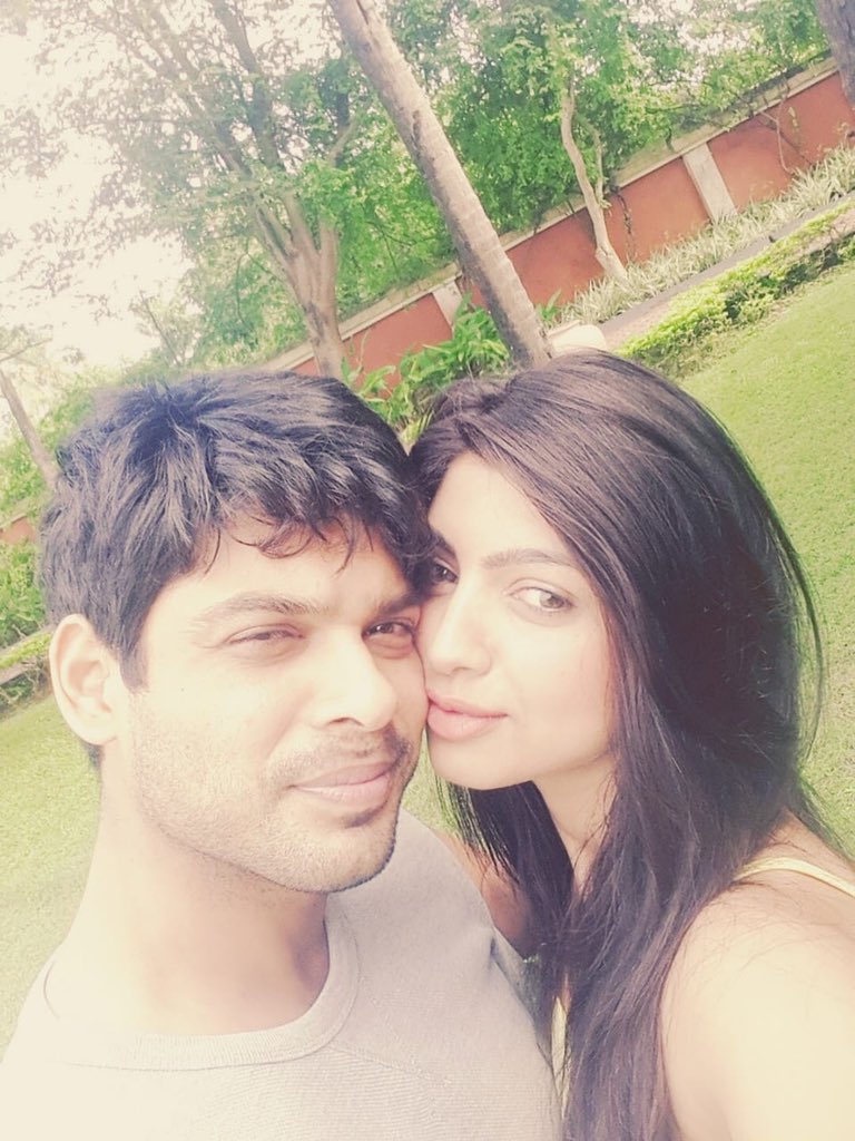 akanksha800's tweet photo. I wish I had understood tht life is short n unpredictable n picked up the phone n made that call instead of waiting for the right time. I’m devastated with this news .Memories, is all that I have just like you who’s always held a special place in my heart #ripsidharthshukla 🙏 https://t.co/qBQr9eTa89