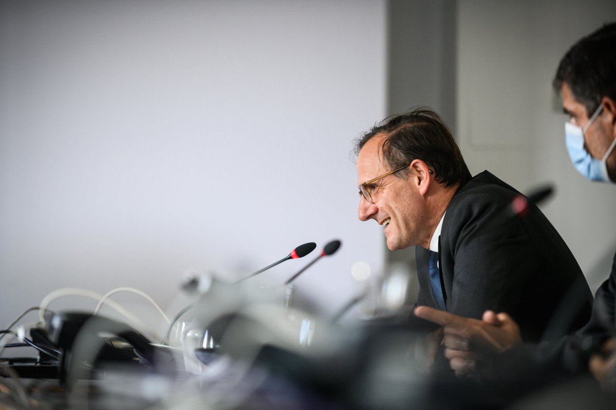 EmmWargon's tweet photo. 💻 Visio hier avec les patrons de @LaBanquePostale et du @CreditMutuel qui s'engagent à proposer à leurs clients le Prêt avance rénovation dès 2022.

👏 Un geste décisif pour l'accès de tous à la rénovation énergétique !
@BrunoLeMaire @barbarapompili

➡️ https://t.co/NC0B0utM7t https://t.co/eeNyddQ3wj