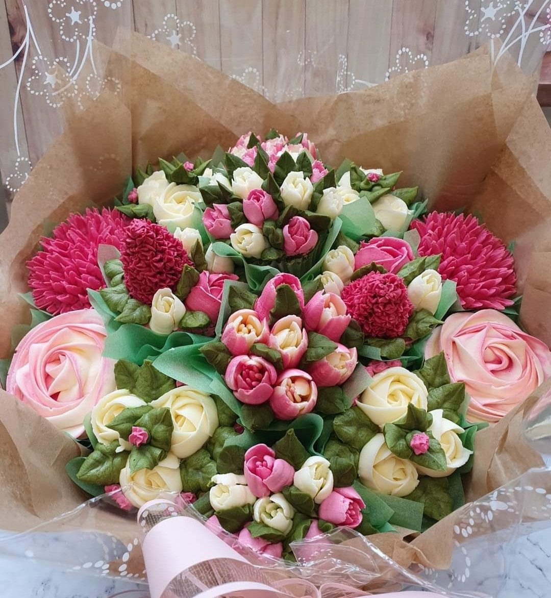 nobsaccepted1's tweet photo. A few cupcake bouquets
#sleaford #scoobycakes #Heckington #lincolnshire #lincolnshirefood #lincslive #lincsfm #lincolnshirefoodie #lincolnshirecakes #sleafordbusinesses #heckington #helpringham #villagelife #LincsConnect #Lincolnshire #baker #homebuisness https://t.co/1i0ENFJgPa
