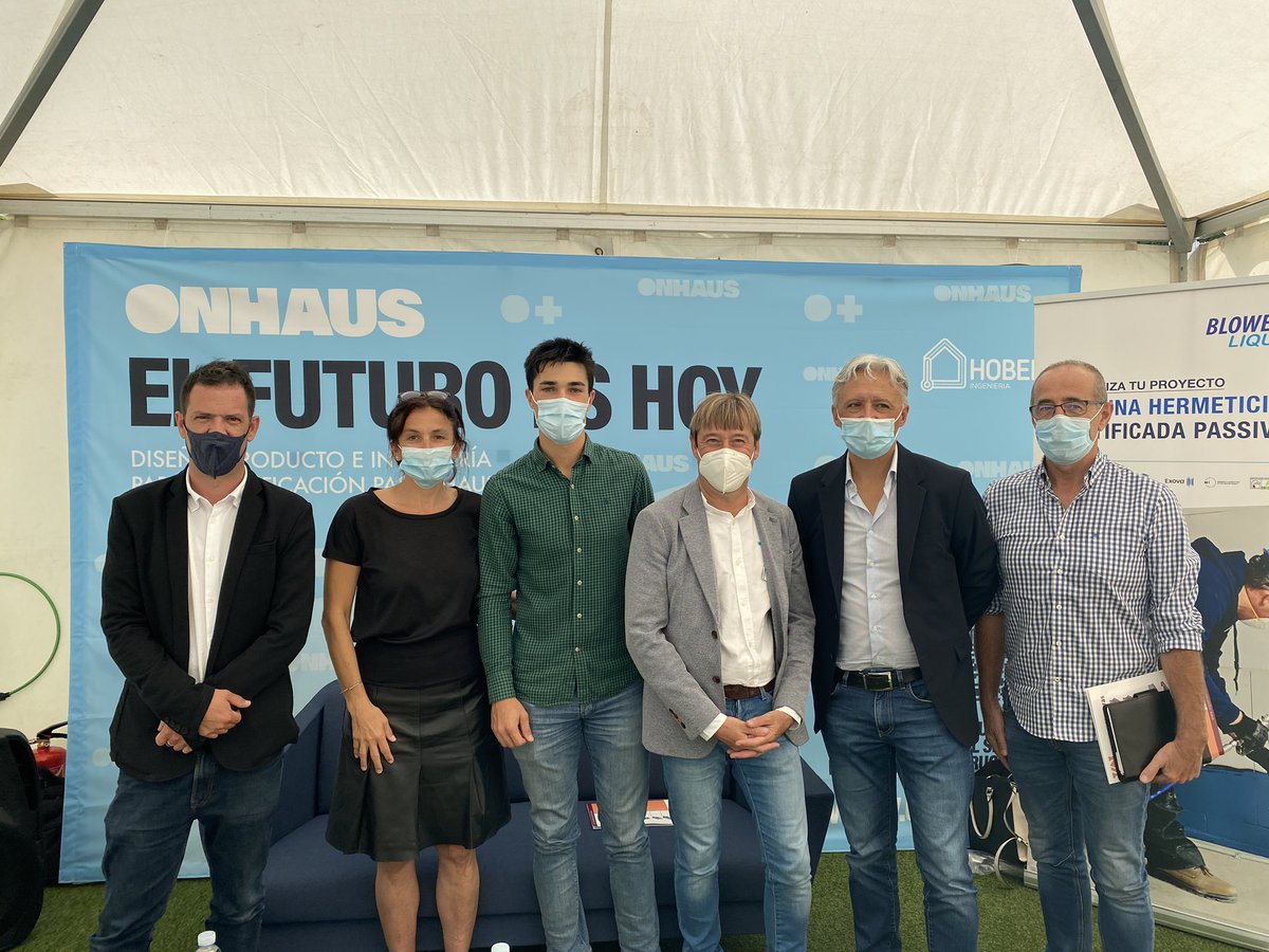 on_haus's tweet photo. EDIFICA 2021 | Visita de la empresa Viguetas Navarras a nuestro stand 👏Una gran visita de grandes profesionales. #Edifica2021 https://t.co/9wgqRGhmoo