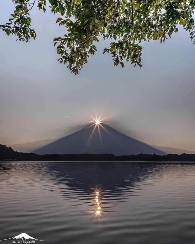 halbukineyse's tweet photo. Fuji Dağı'nın tepesinde gün doğumu. https://t.co/pS4FjutjFz