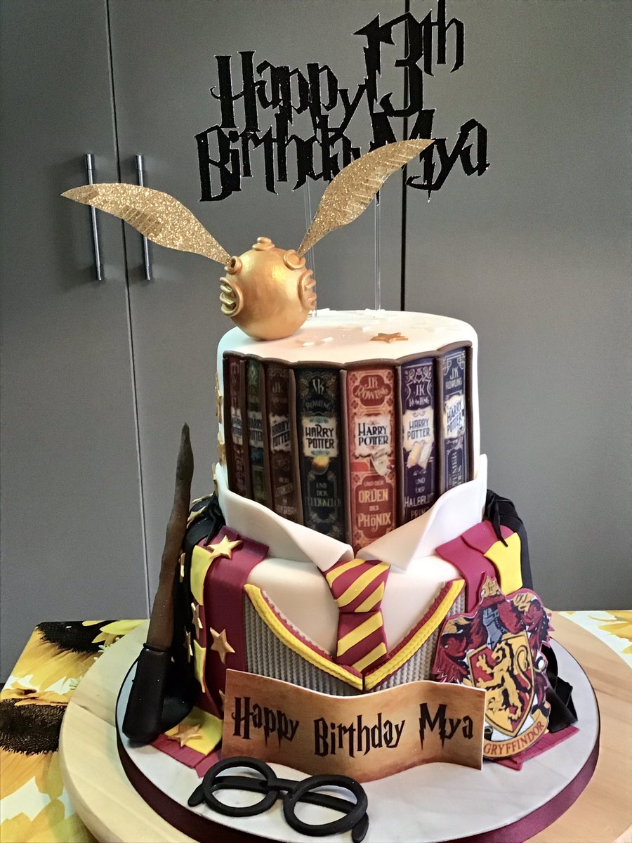 jules0455's tweet photo. First of the week is Harry Potter ⚡️⚡️⚡️⚡️⚡️ https://t.co/vvw5Jhtlae