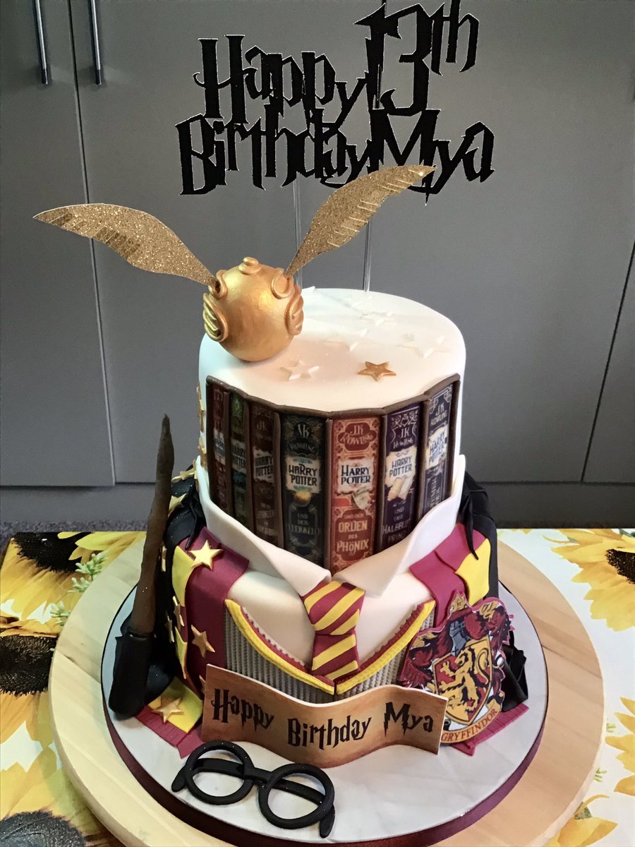jules0455's tweet photo. First of the week is Harry Potter ⚡️⚡️⚡️⚡️⚡️ https://t.co/vvw5Jhtlae