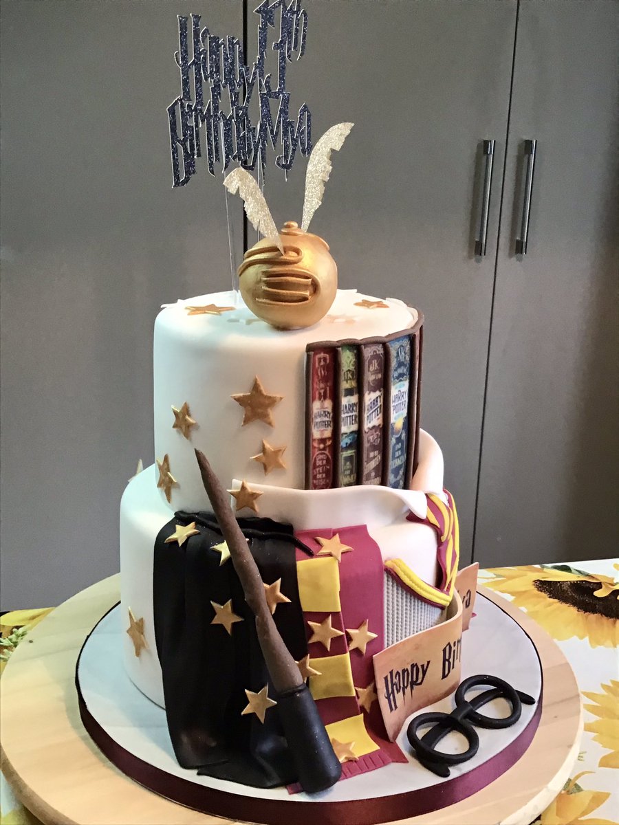 jules0455's tweet photo. First of the week is Harry Potter ⚡️⚡️⚡️⚡️⚡️ https://t.co/vvw5Jhtlae