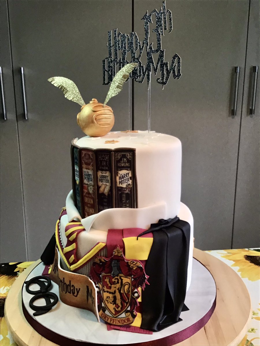 jules0455's tweet photo. First of the week is Harry Potter ⚡️⚡️⚡️⚡️⚡️ https://t.co/vvw5Jhtlae