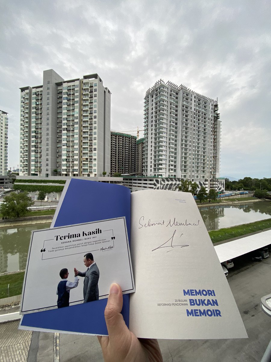 AizuddinK's tweet photo. Buku yang dinanti-nanti. Terima kasih Dr @maszlee https://t.co/VDSsldjdjw