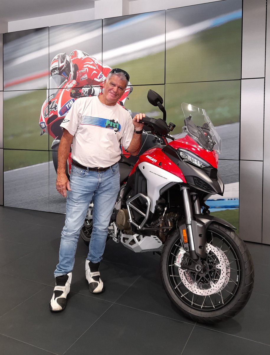 Luis viene desde Lanzarote para llevarse esta increíble Multistrada V4 S Red con llantas de radio y versión full, además de contar con el paquete enduro. 🔥🔥

¡Menuda máquina te llevas! Que la disfrutes.👏

#DucatiCanarias #Ducati  #MultistradaV4S #MultistradaV4 #Ducatista