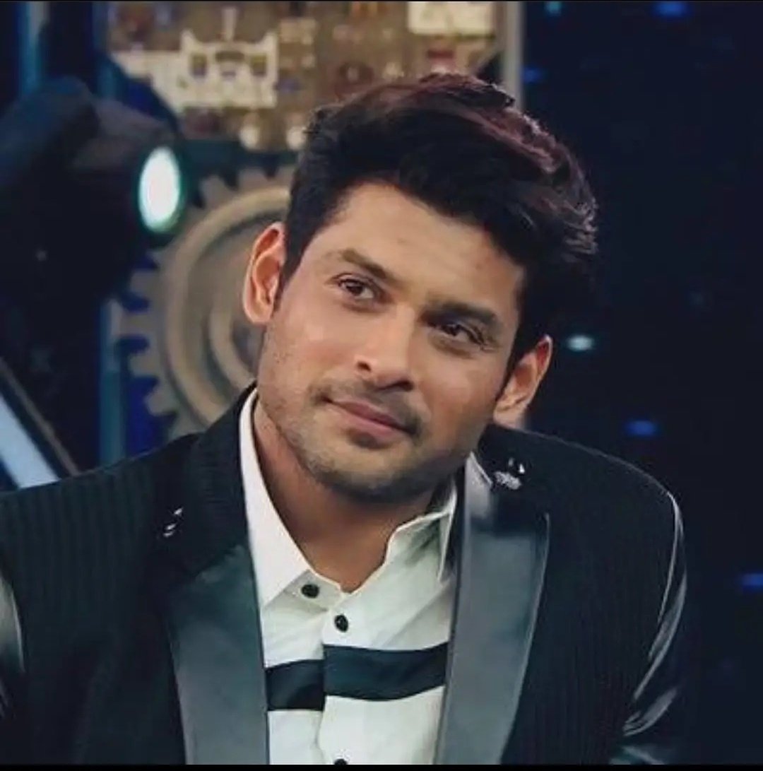 Gunngun1's tweet image. जिन्दगी का कोई भरोसा नहीं
कब तब अपनों का साथ है 
कब छूट जाये ..
बस इक पल का खेल होता और ...
फिर सब मौन....सब खत्म .. !! 
#ॐ_शांति  #सिद्धार्थशुक्ला 
#ShiddharthShukla