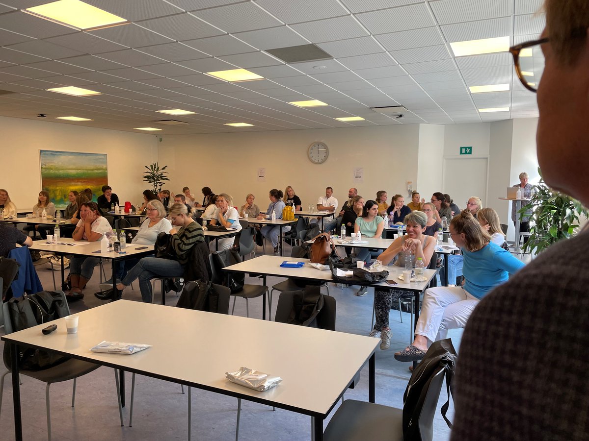 Sygehusdirektør <a href="/NielsReichstein/">Niels Reichstein</a> præsenterede i går 90 nye kollegaer for den rejse, vi har begivet os ud på🙌 Vi er virkelig stolte af, at så mange nye kollegaer har valgt os og <a href="/regionsjaelland/">Region Sjælland</a> som arbejdsplads, hvor det gode arbejdsliv har størst mulige fokus👏
#sammenervibedst