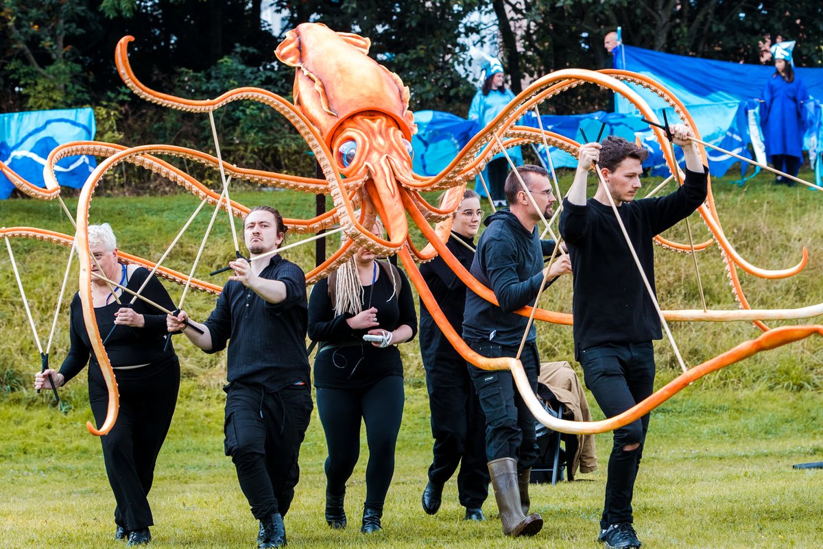 MattyTatwood's tweet photo. I had a great time puppeteering squid, bird, trout & ships as part of #tynerising for @MovingPartsArts Newcastle Puppetry Festival. If you missed it you can watch the whole outdoor spectacle on YouTube here: https://t.co/JZ70gQqVqa https://t.co/nQOM18Ifev